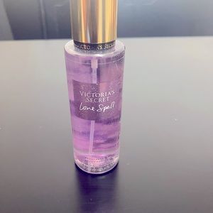 NEW——Victoria’s Secret Love Spell Body Spray